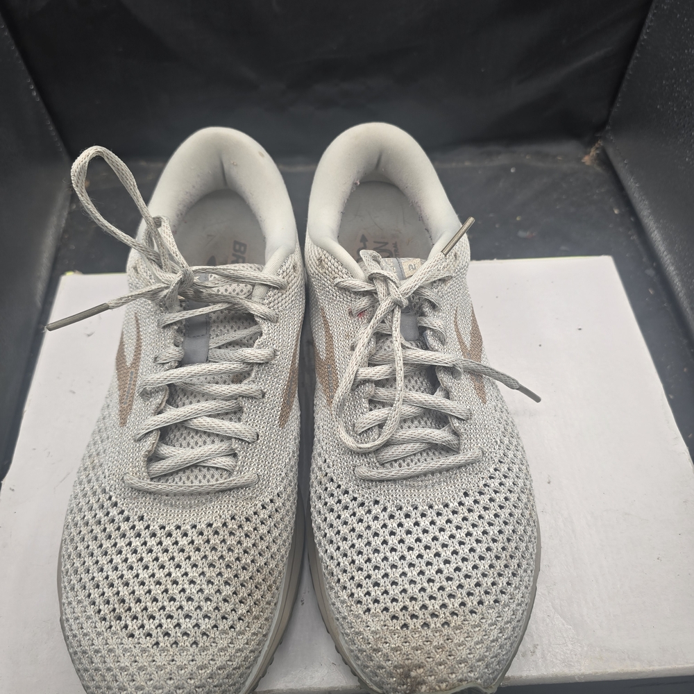 Brooks‎ White and Tan Athletic Shoes
